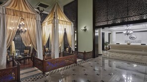 Sauna, poreallas, höyrysauna, kuumia lähteitä, vartalohoitoja