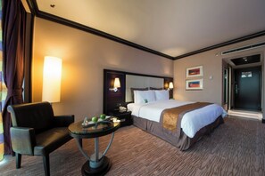 Habitación estándar, 1 cama Queen size | Minibar, caja de seguridad en la habitación y escritorio 