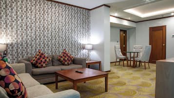 Minibar, una cassaforte in camera, una scrivania, tende oscuranti