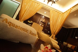 Sauna, hot tub, steam room, hot springs/mineral springs, body treatments