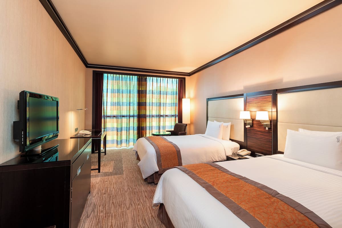 Standard Room, 2 Single Beds | 1 bedroom, minibar, in-room safe, desk