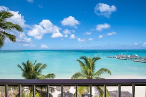 View from room - Holiday Inn Resort Aruba - Beach Resort & Casino by IHG (Noord)
