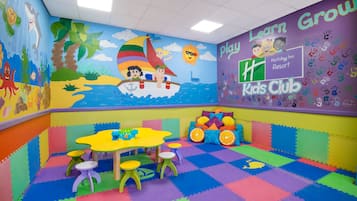 Área de juegos infantiles techada