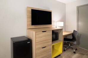 Room, 1 Queen Bed, Accessible, Non Smoking (Mobility, Tub W/Grab Bars) | Blackout drapes, iron/ironing board, cribs/infant beds, free WiFi