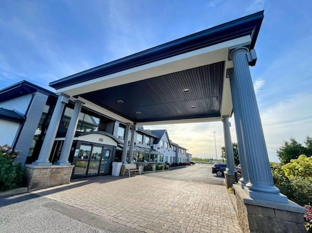 Exterior. Quality Inn Saint-Jean-sur-Richelieu