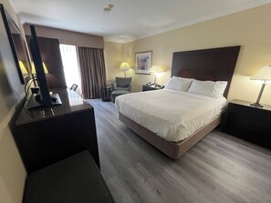 Schreibtisch, schallisolierte Zimmer, Bügeleisen/Bügelbrett