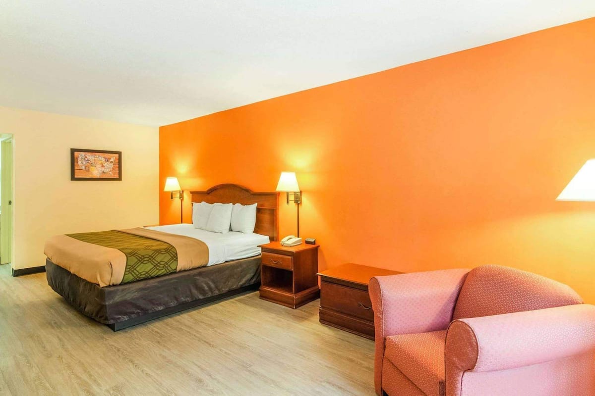 Individuell dekoriert, individuell eingerichtet, Schreibtisch