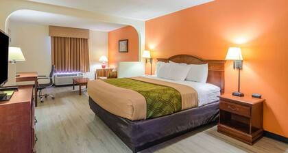 Econo Lodge Inn & Suites Gulfport Airport