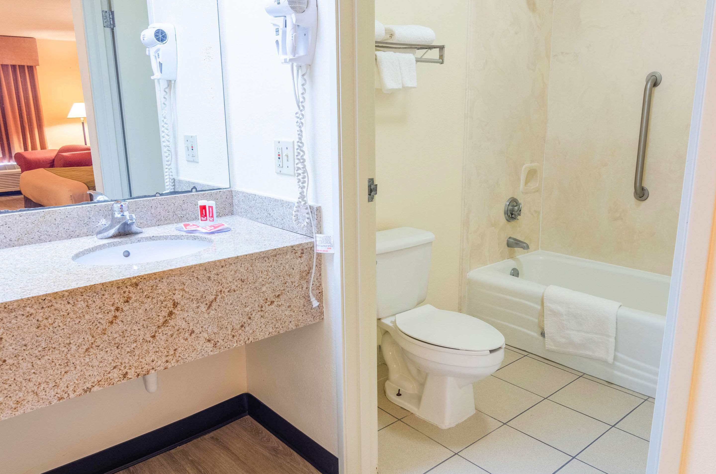 Decoración personalizada, muebles diferentes y escritorio 