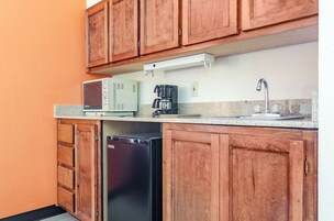 Decoración personalizada, muebles diferentes y escritorio 