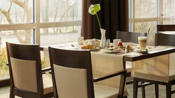 Lunch and dinner served