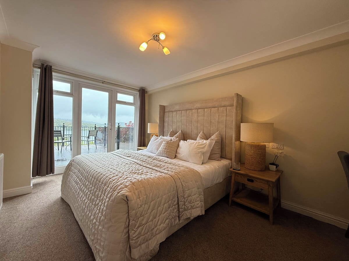 Cosy double with view | Iron/ironing board, bed sheets