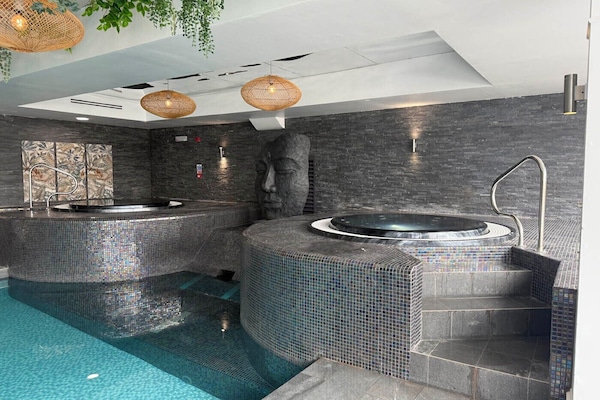 Indoor spa tub