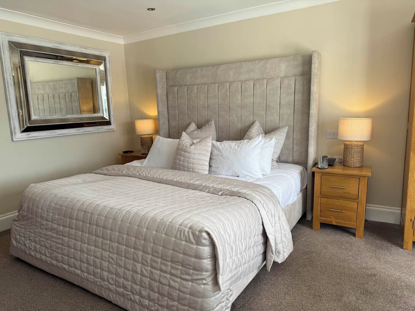 Iron/ironing board, bed sheets