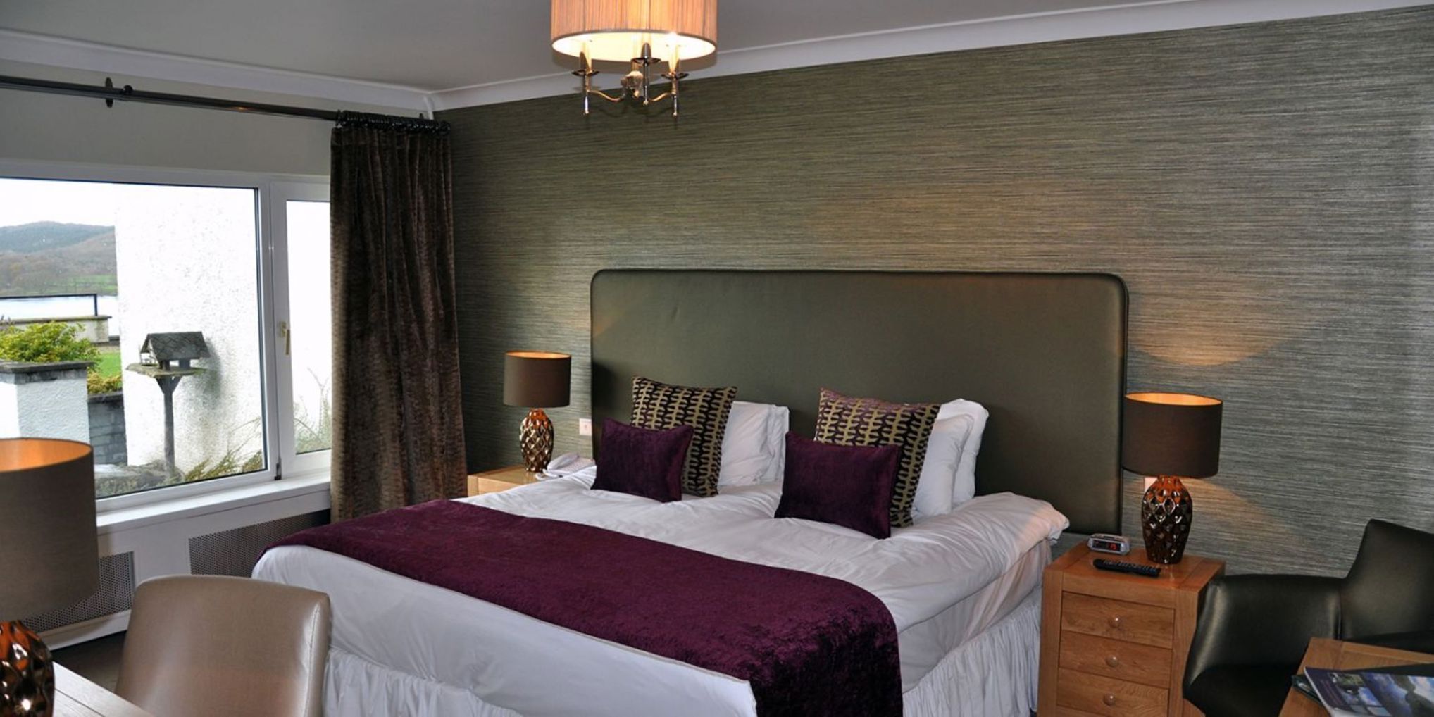 Iron/ironing board, bed sheets