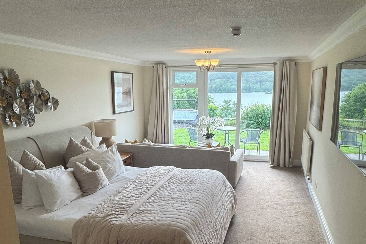 Superior Double Room with view | 熨斗/熨衣板、床单