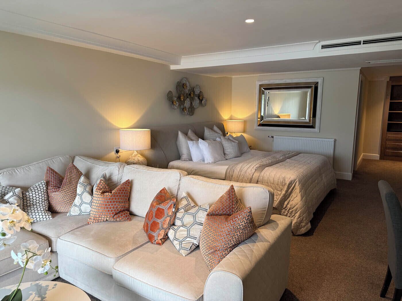 Junior Suite | Iron/ironing board, bed sheets