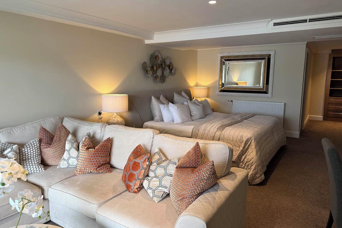 Junior Suite | 熨斗/熨板、床单