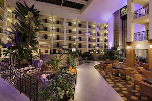 Lobby - Embassy Suites by Hilton Piscataway Somerset (Piscataway)