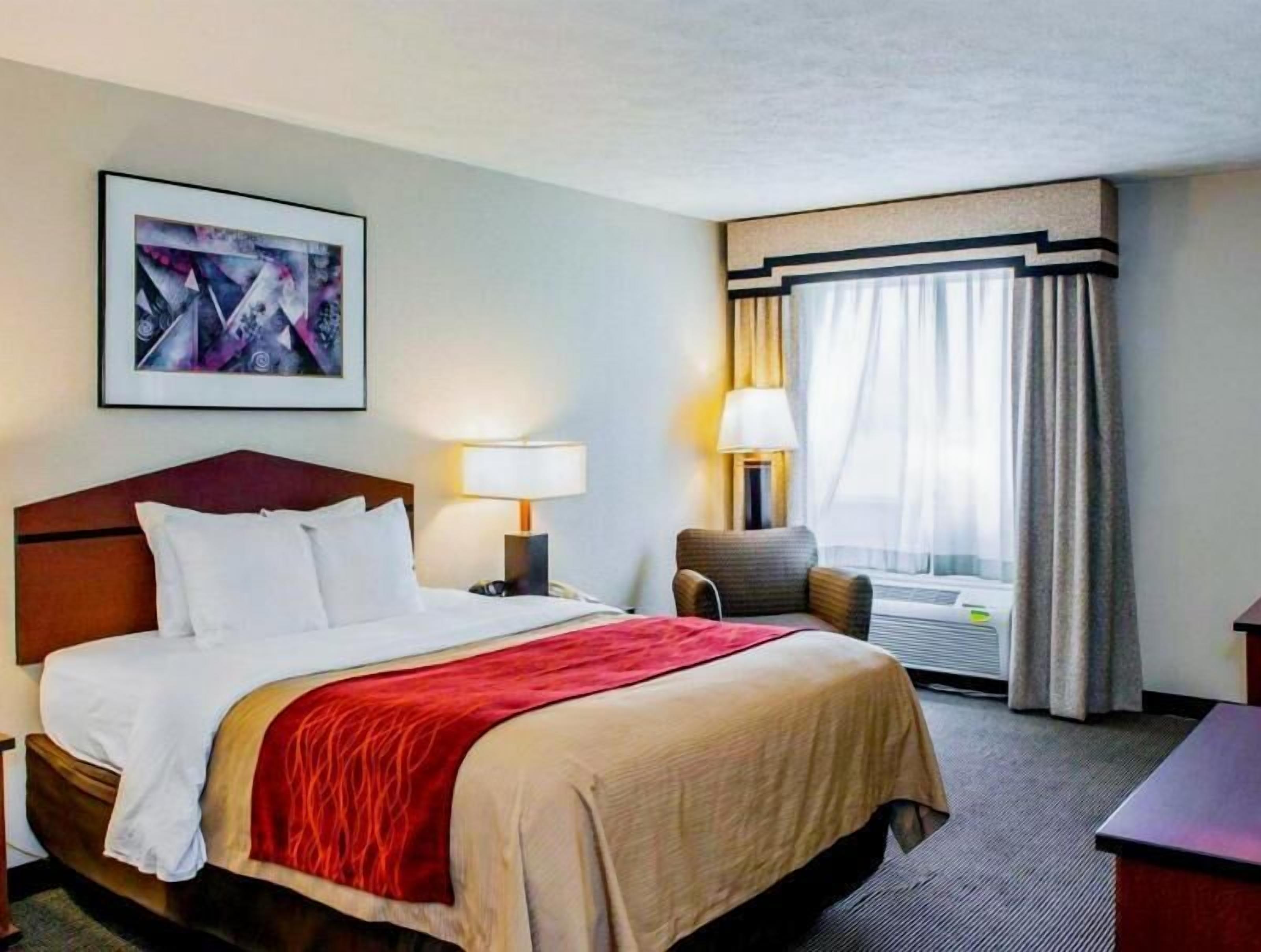 Desk, iron/ironing board, rollaway beds, free WiFi