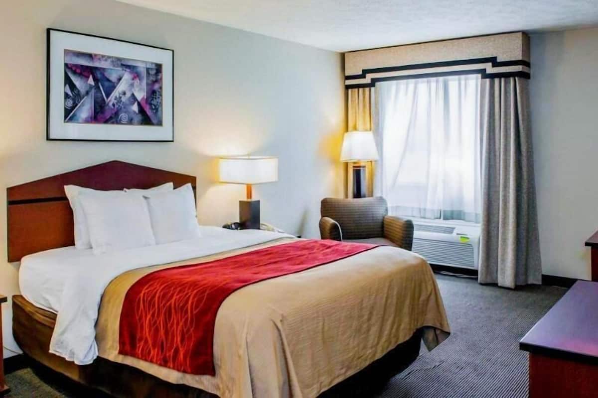 Desk, iron/ironing board, rollaway beds, free WiFi