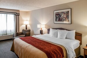 Huone, 1 suuri parisänky, tupakointi kielletty | Työpöytä, silitysrauta/-lauta, lisävuoteet, ilmainen Wi-Fi