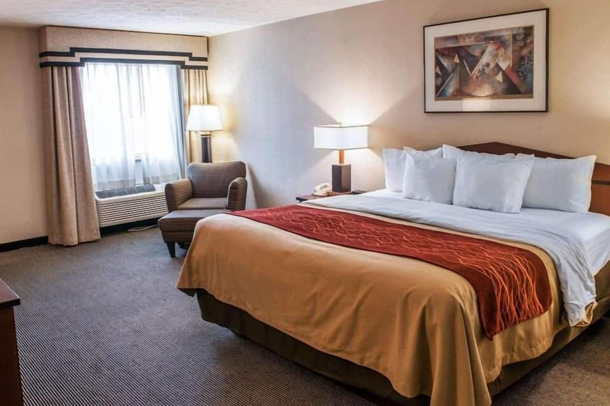 Desk, iron/ironing board, rollaway beds, free WiFi