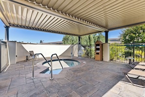 Outdoor pool, open 9:00 AM to 10:00 PM, pool loungers
