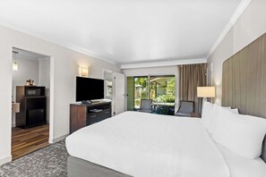 Family Suite, Multiple Beds, Non Smoking | In-room safe, desk, blackout curtains, iron/ironing board - Best Western Garden Inn (Santa Rosa)