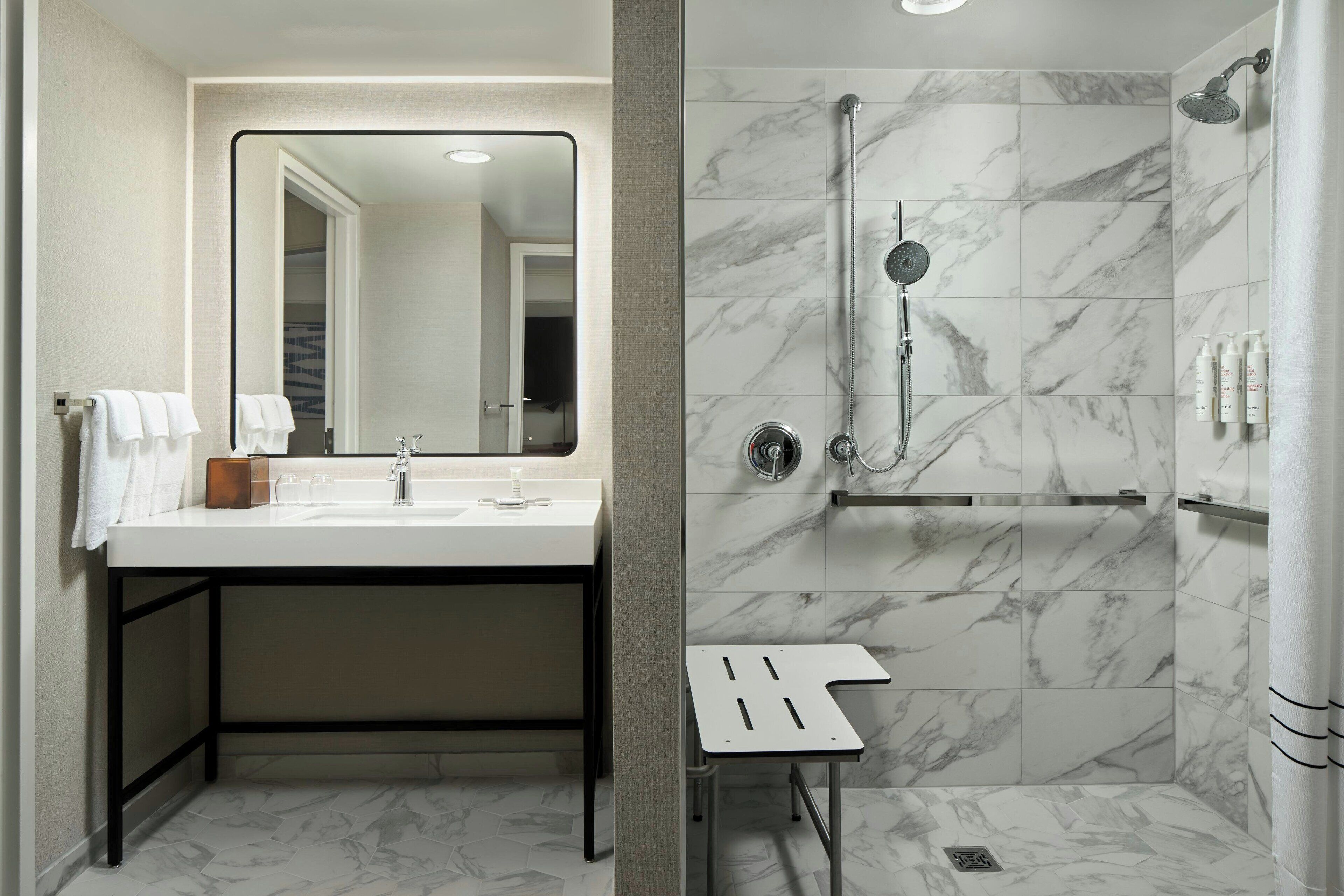 suite, 1 bedroom | bathroom | combined shower/bathtub, eco-friendly toiletries, hair dryer, towels