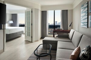 Smart TV, Netflix, pay movies