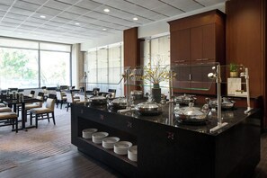 供應早餐 (每人 USD14.95)