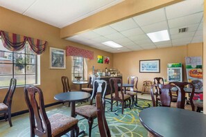 Free daily on-the-go breakfast - Quality Inn Cordele (Cordele)