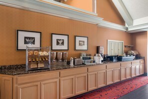 Free full breakfast - SenS Suites Livermore, SureStay Collection by Best Western (Livermore)