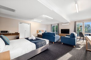 Soundproofing, iron/ironing board, free WiFi, bed sheets - Hamilton Brisbane Airport Hotel (Hamilton)