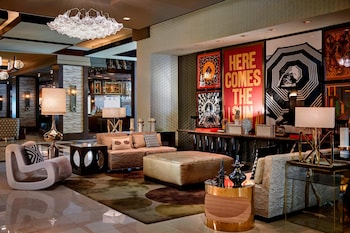 Hotel entrance and lobby at Renaissance Phoenix Downtown