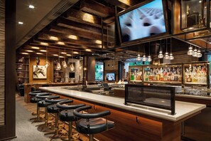 2 Restaurants, Mittagessen, Abendessen, amerikanische Küche