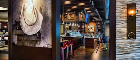 2 restaurants, lunch, dinner served; American cuisine