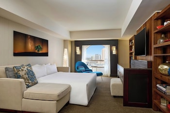 1 bedroom, in-room safe, desk, laptop workspace at Renaissance Phoenix Downtown