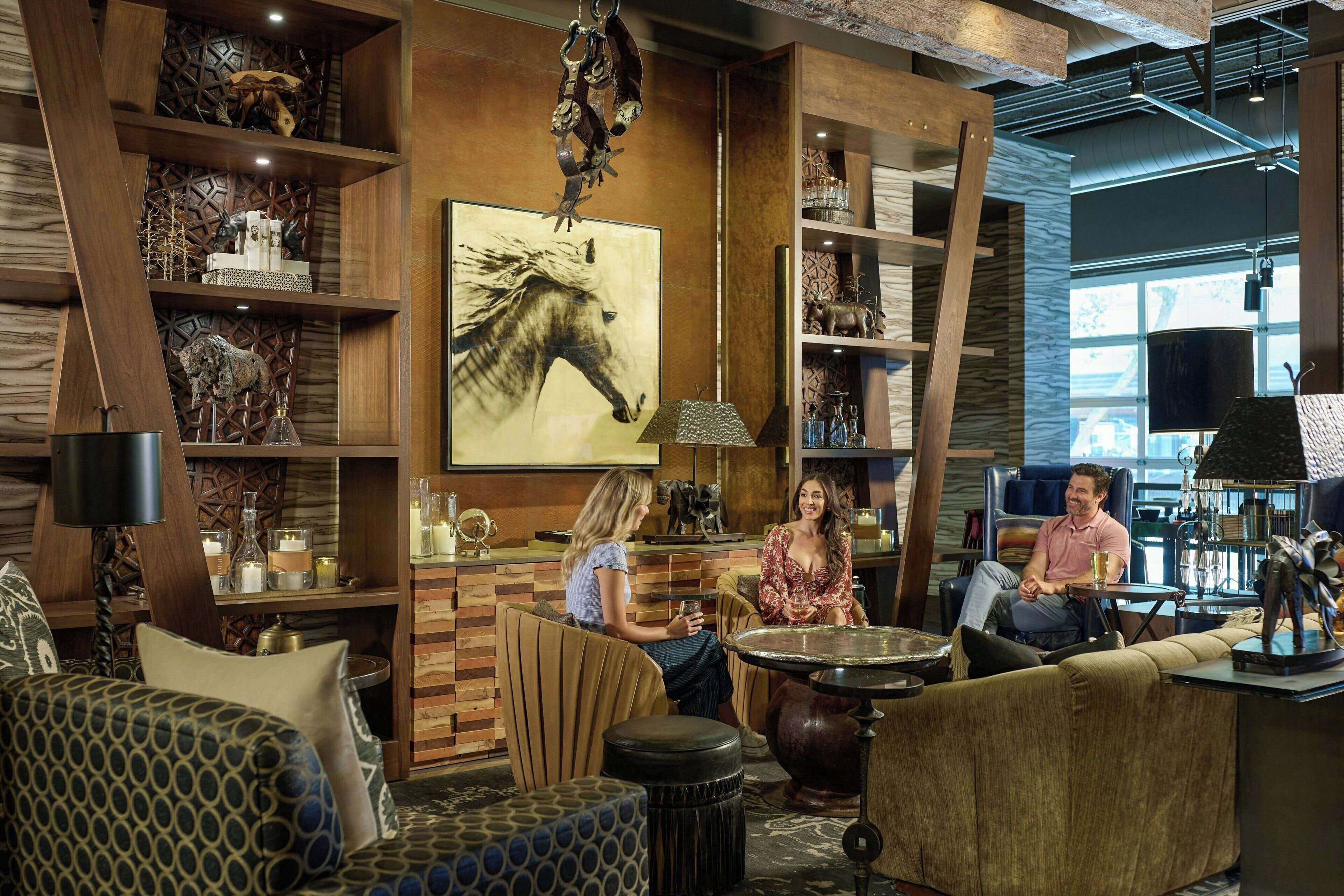 2 restaurants, lunch, dinner served; american cuisine