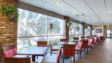 Desayuno buffet incluido todos los días