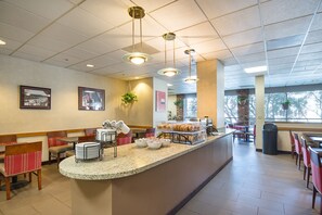 Desayuno para llevar gratuito y diario