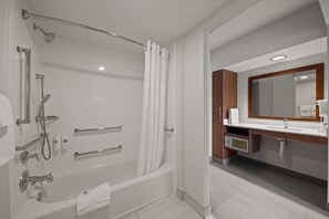 Hochwertige Bettwaren, Daunenbettdecken, Pillowtop-Betten, Zimmersafe