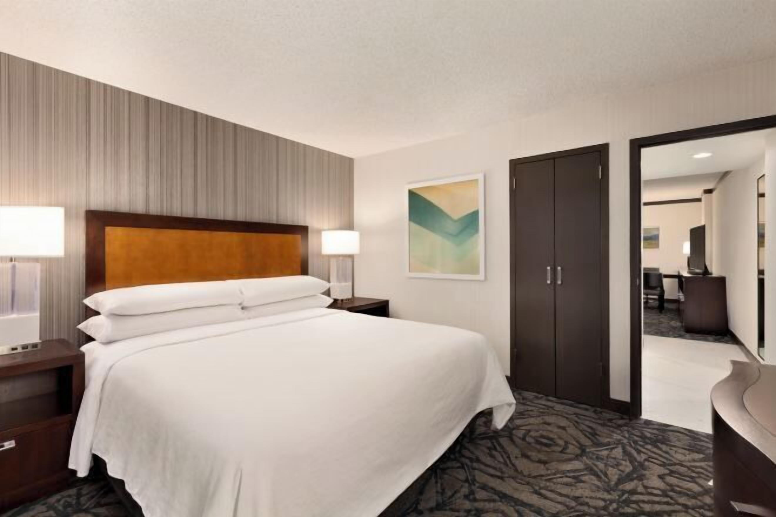 Roupas de cama premium, edredons de pluma, camas com colchões pillow-top