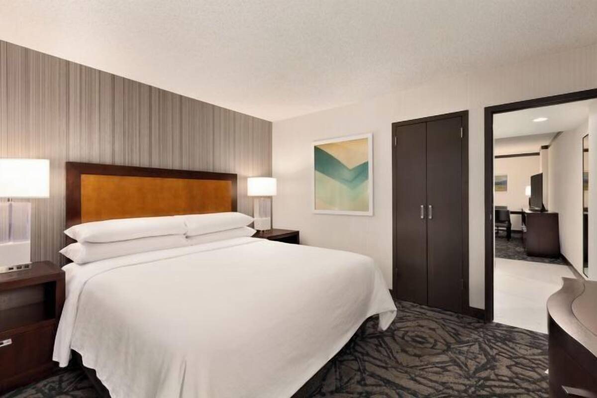 Roupas de cama premium, edredons de pluma, camas com colchões pillow-top