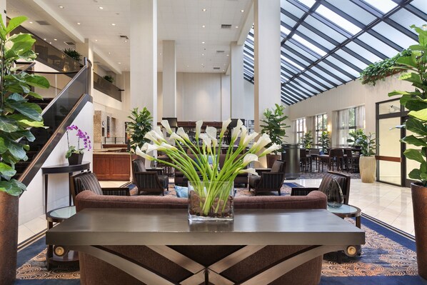 Lobby - Embassy Suites by Hilton Santa Clara Silicon Valley (Santa Clara)