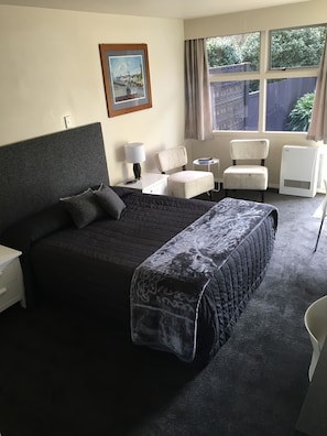 Suite Studio Affaires, 1 grand lit | Minibar