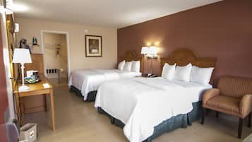 Standaard kamer, 2 queensize bedden | Pillowtop-bedden, een kluis op de kamer, een bureau