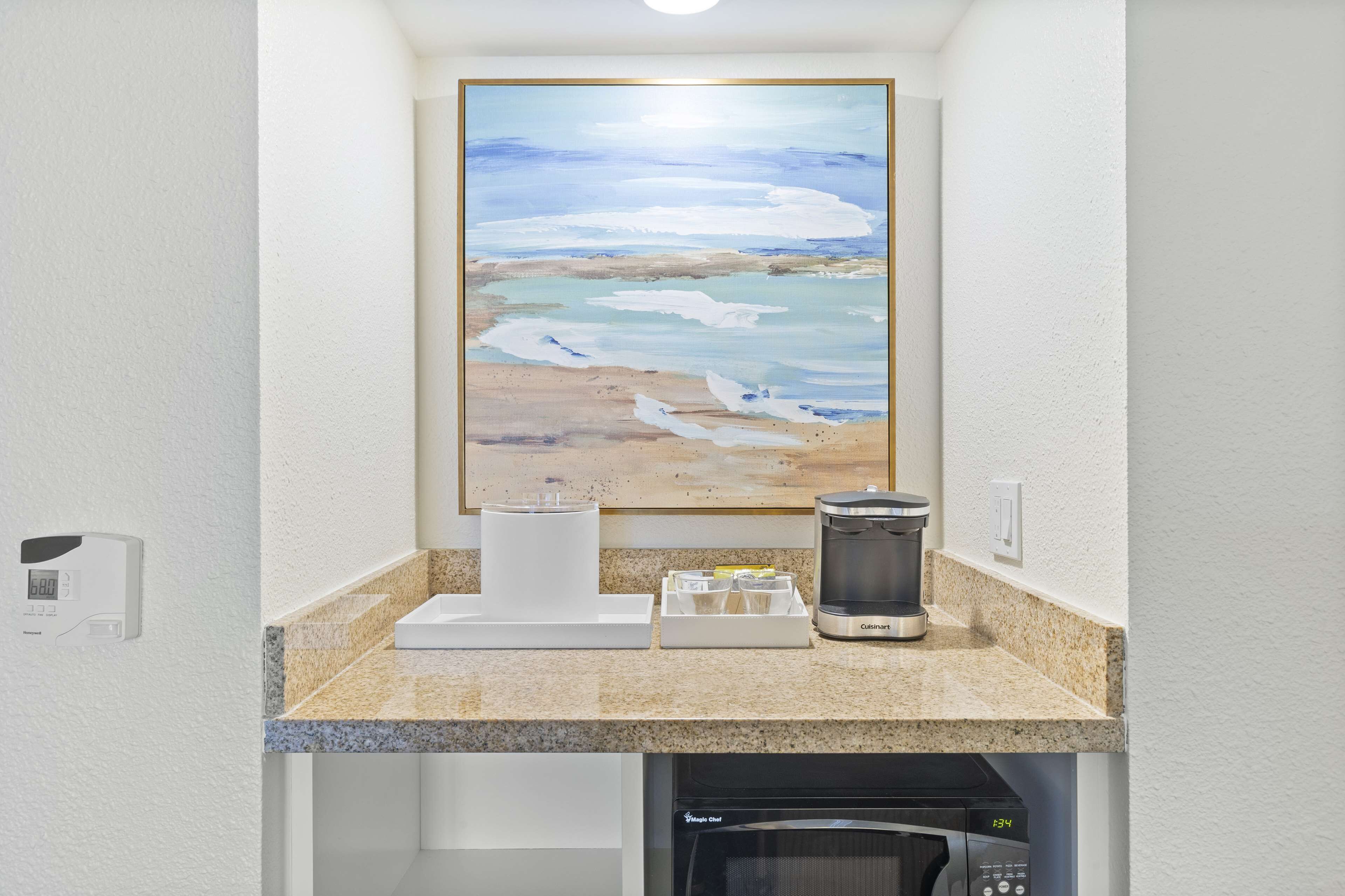 junior suite, 1 king bed, partial ocean view (deluxe) | premium bedding, pillow-top beds, in-room safe, iron/ironing board