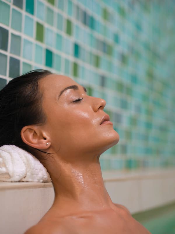 Couples treatment rooms, sauna, hot tub, steam room, body treatments